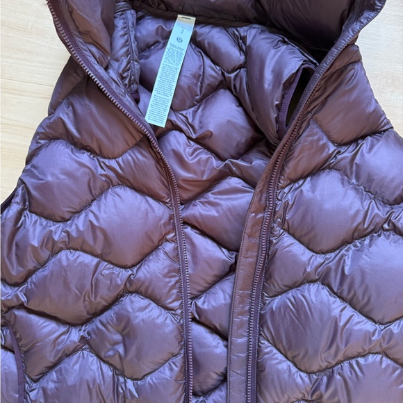 lululemon Women’s Featherweight 900-Down Fill Quilted Vest- Black Plum - Picture 3 of 4